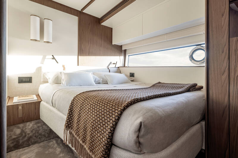 Guest cabin on port side