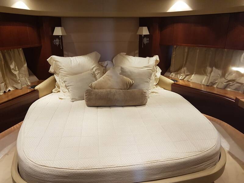 Bow cabin