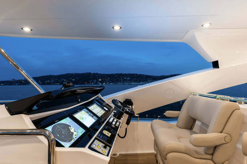 Helm station on sundeck