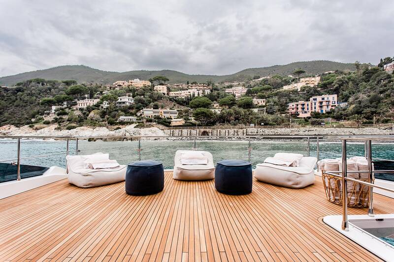 Lounge area on aft flybridge