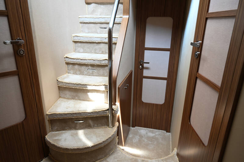 Steps to lower deck