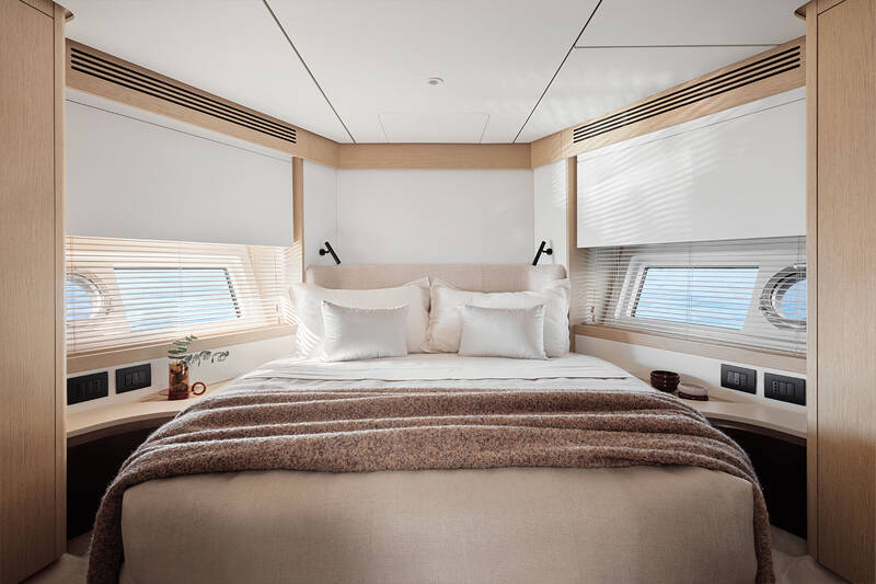Bow VIP cabin