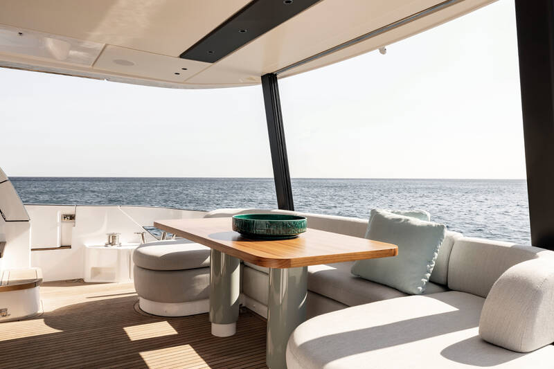 Dining area on cockpit