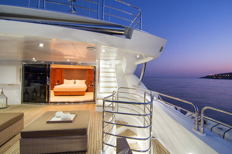 Upper deck