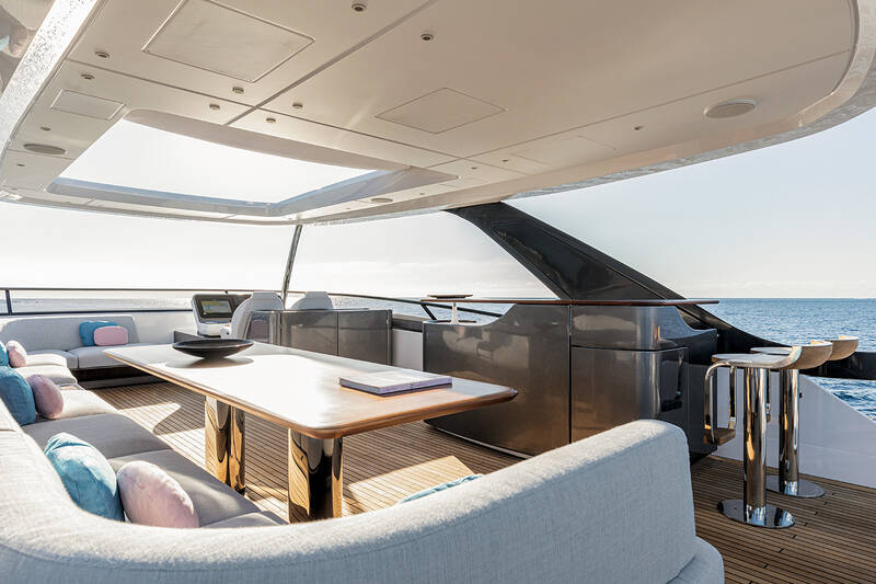 Dining area on flybridge