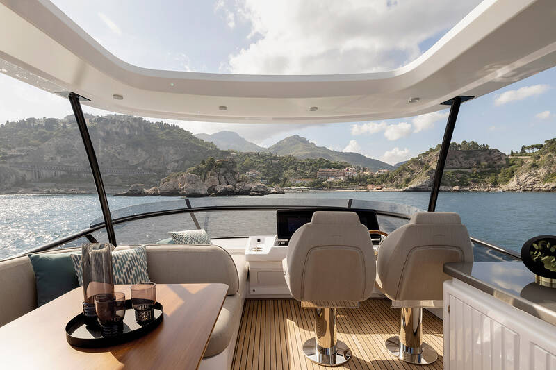 Dining area on flybridge