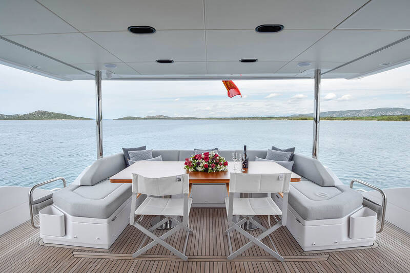 Dining area on cockpit