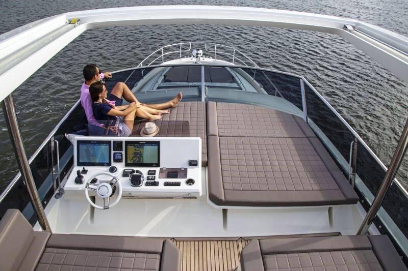 Flybridge helm station