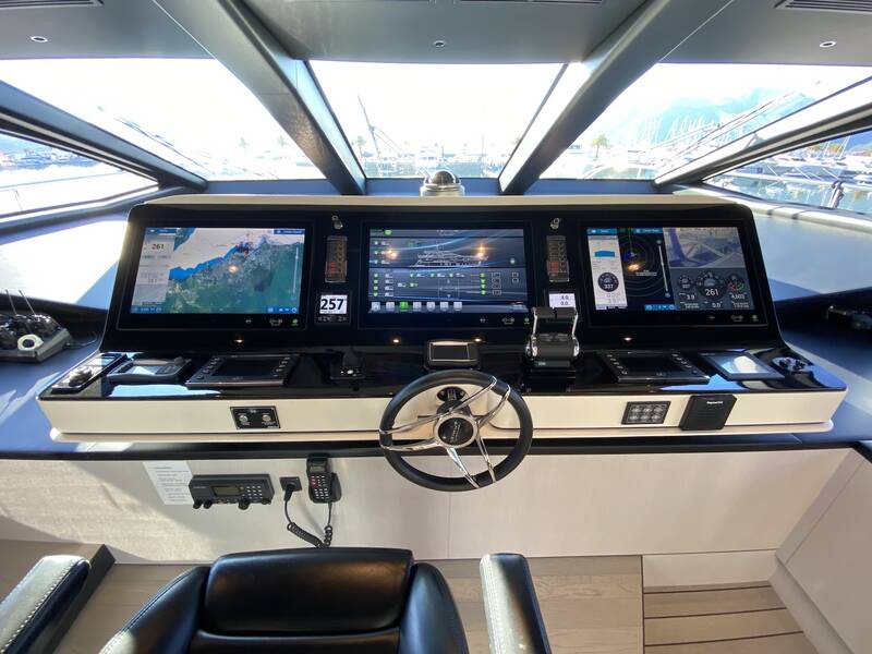Main helm station