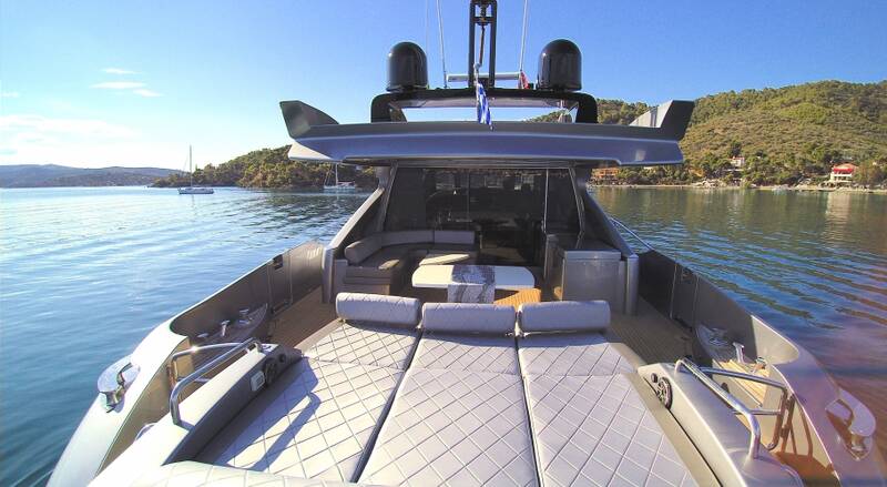 Spacious sunbathing area on cockpit