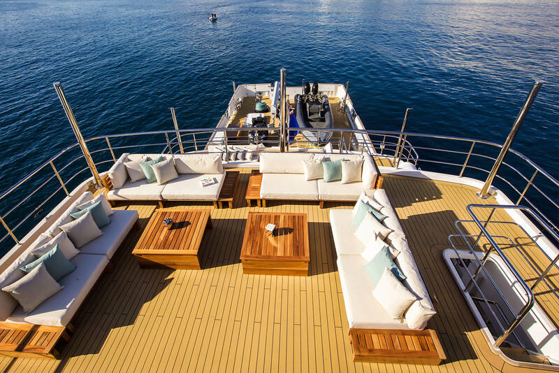 Seating area on flybridge