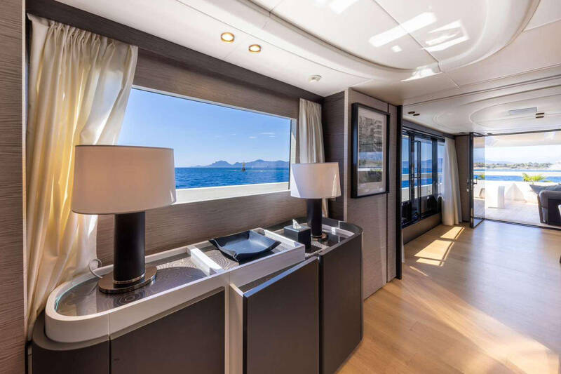Main deck salon