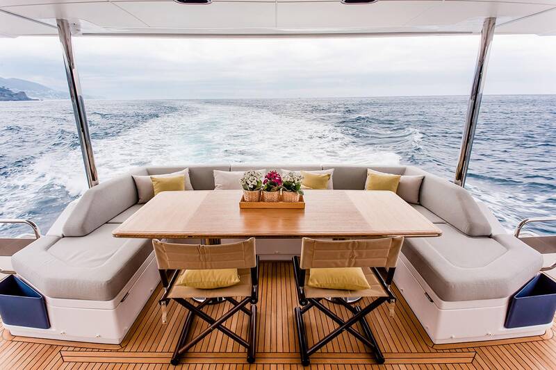 Dining area on cockpit