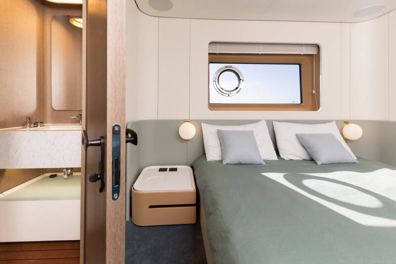 Double guest cabin