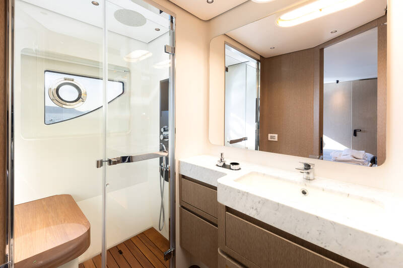 Double guest cabin bathroom