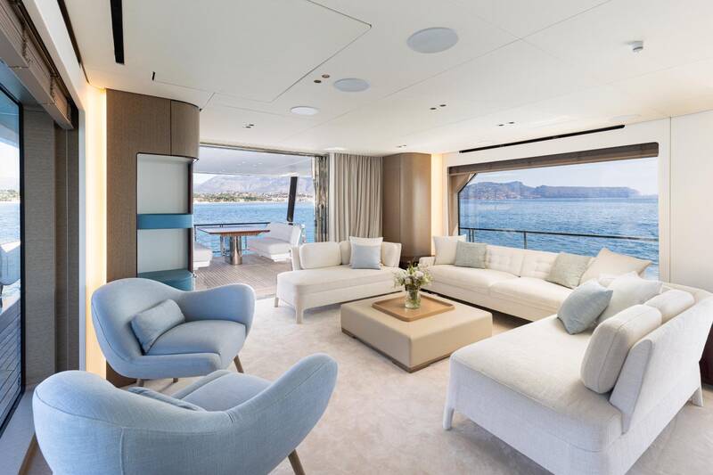 Lounge area in main salon