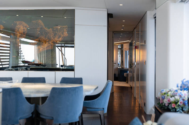Dinette in main deck salon