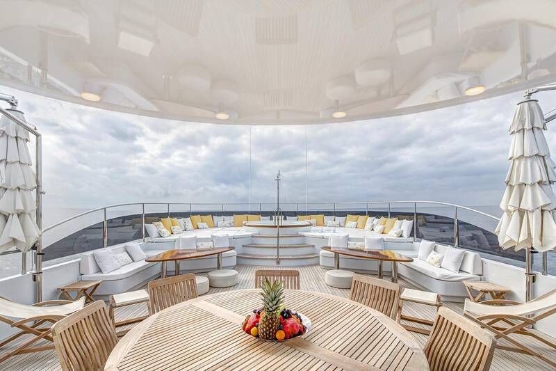 Dining area on sundeck