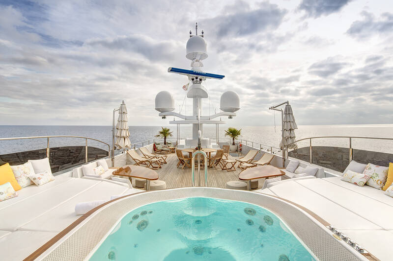 Jacuzzi on sundeck