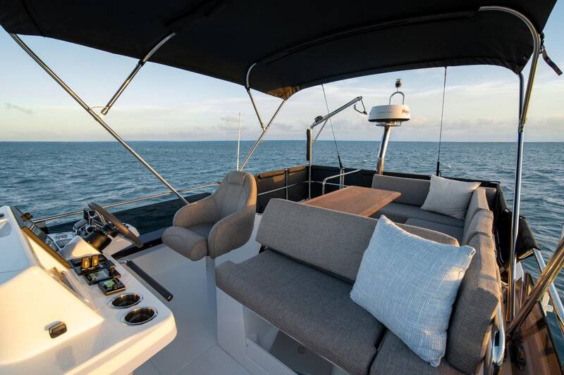 Helm station at flybridge