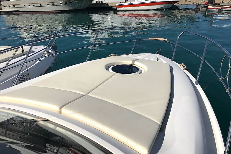 Sunbathing cushion on bow