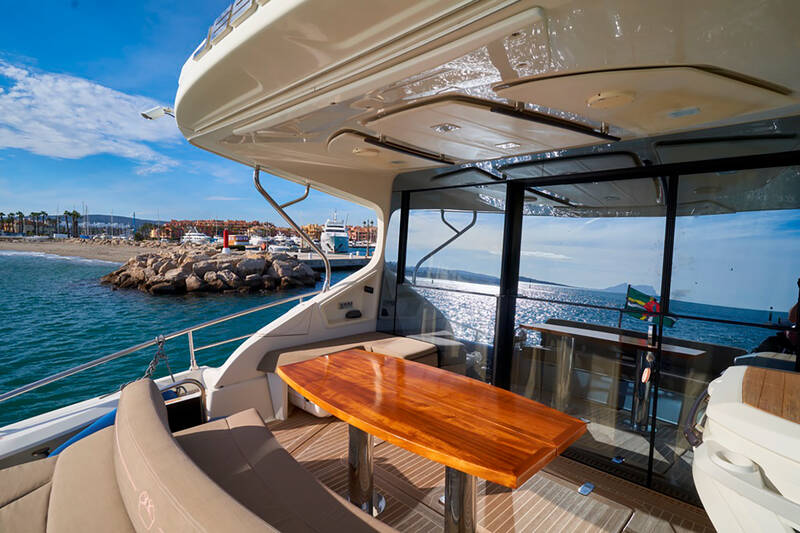 Dining area on cockpit