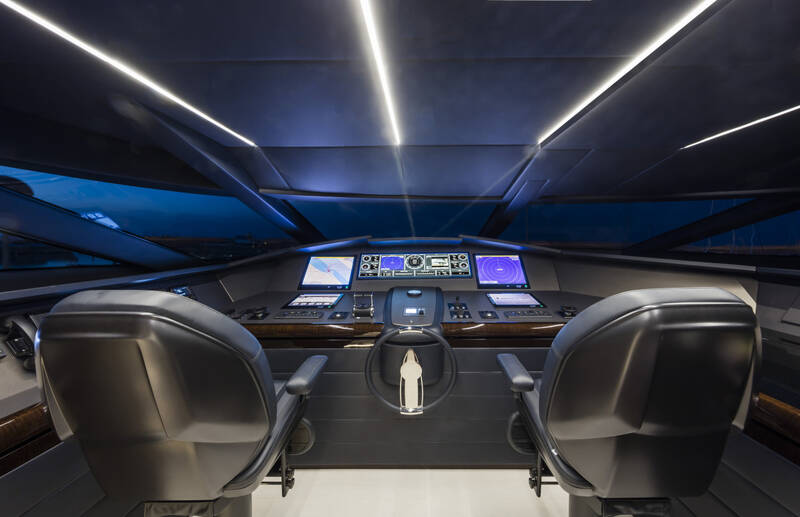 Helm station