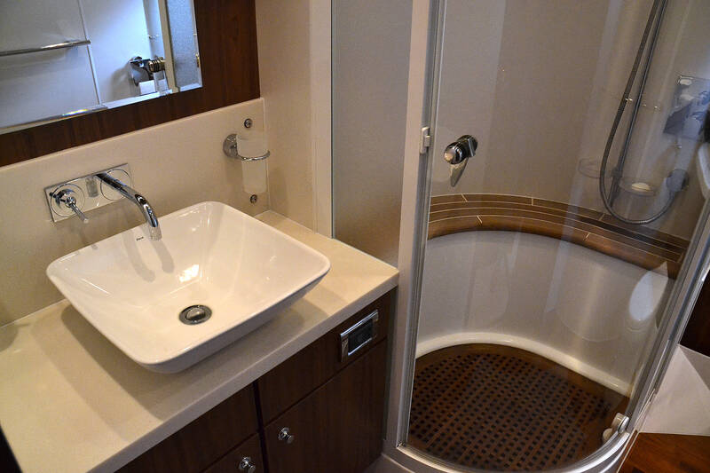 Bathroom Fairline Squadron 78 (2011)