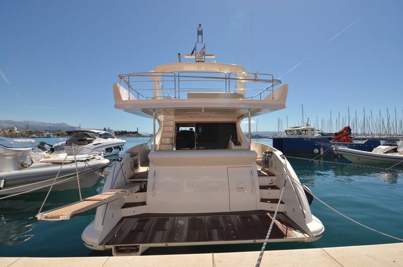 Exterior Azimut 70 2009