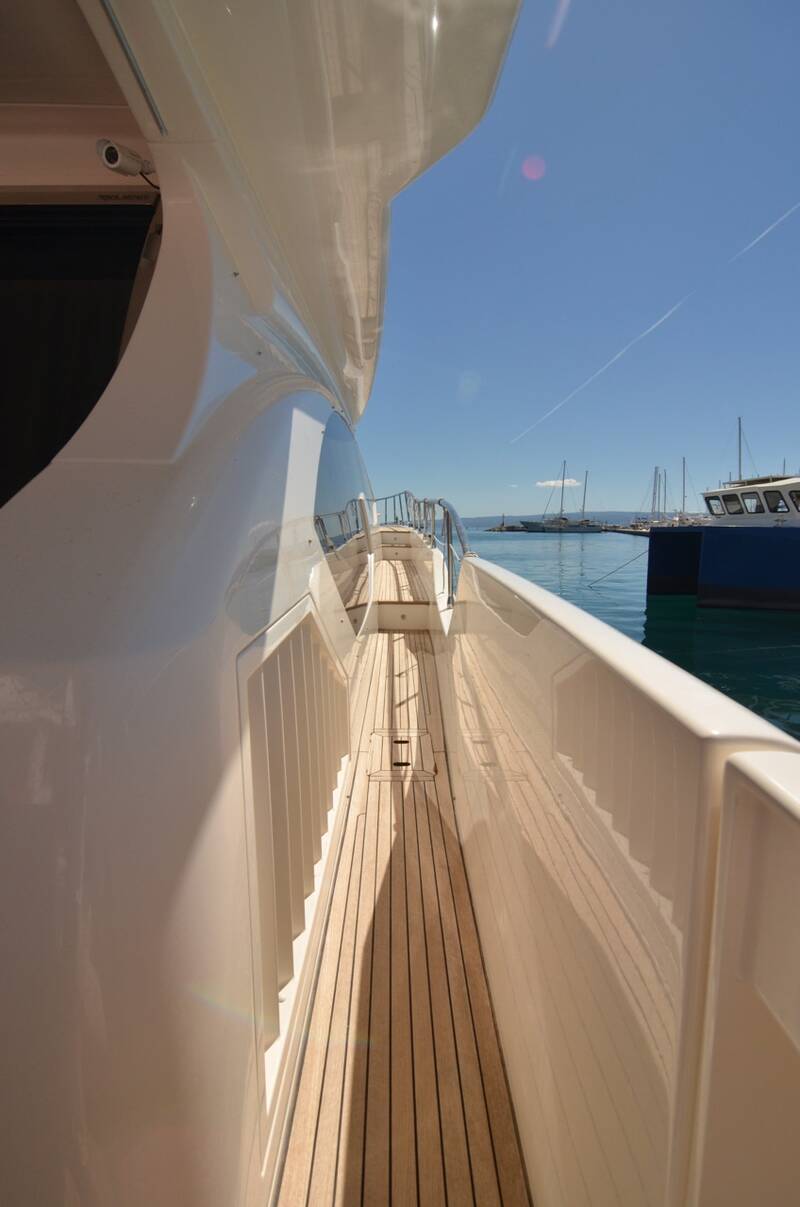 Exterior Azimut 70 2009