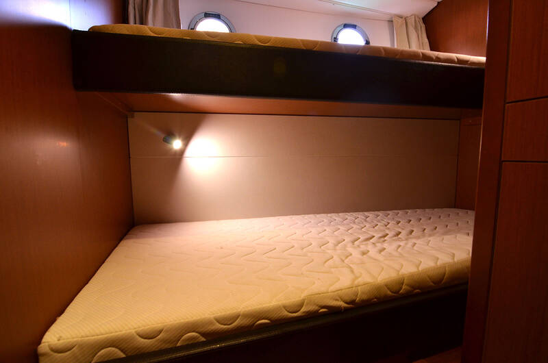 Guest cabin