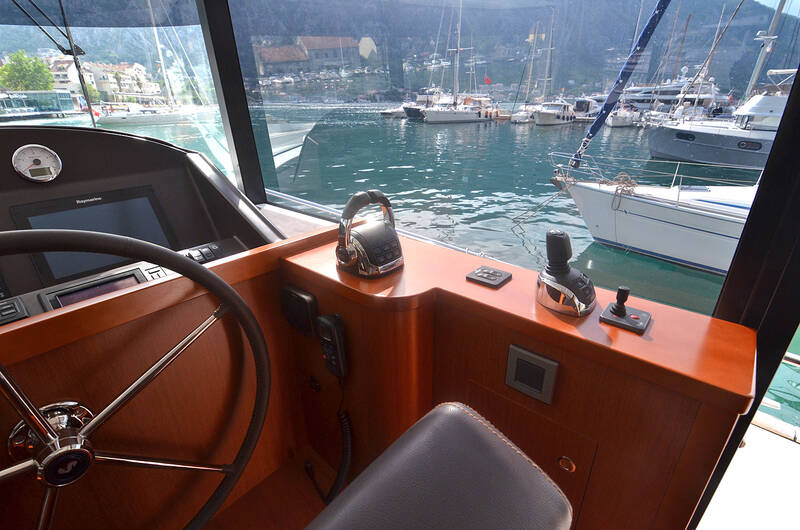 Main helm station