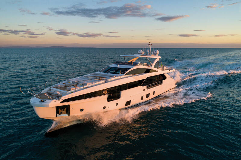 Екстер'єр Azimut Grande 32 METRI