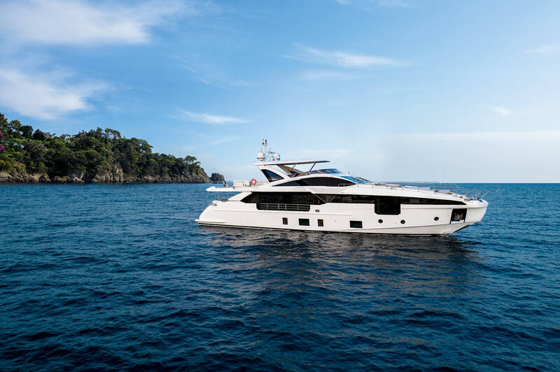 Екстер'єр Azimut Grande 32 METRI