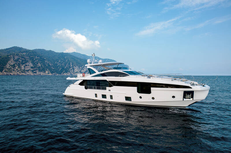 Екстер'єр Azimut Grande 32 METRI