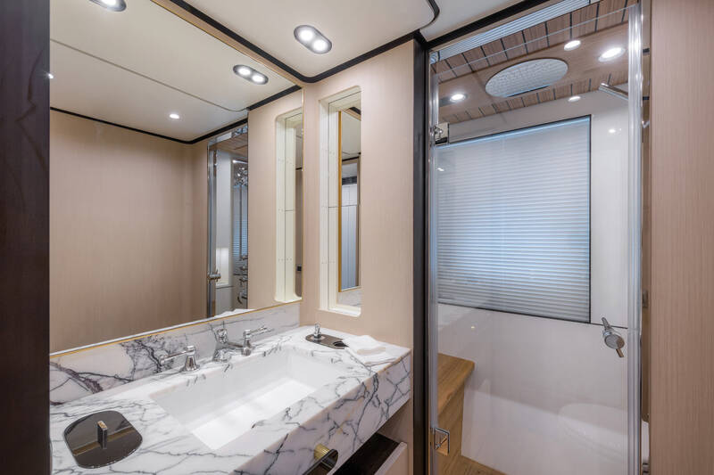 VIP санвузол по лівому борту