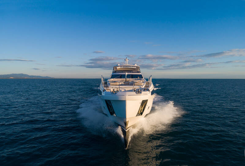 Екстер'єр Azimut Grande 32 METRI