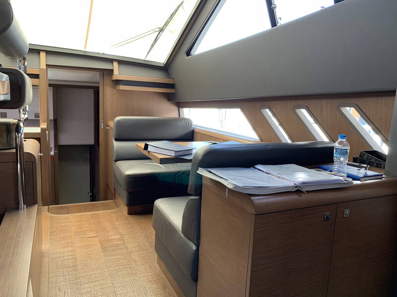 Sitting area, near the helm station