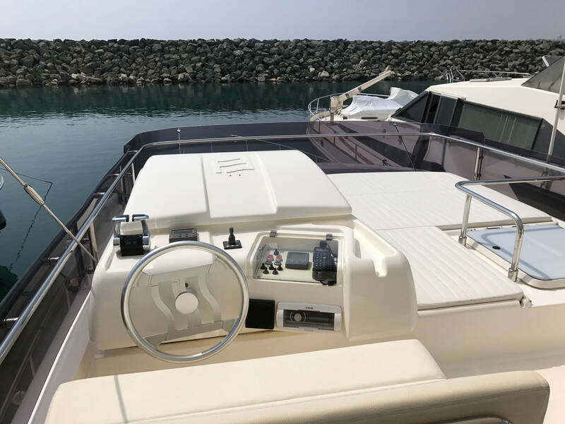 Helm station on flybridge