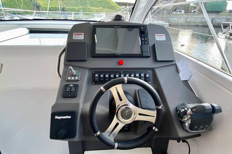 Helm station