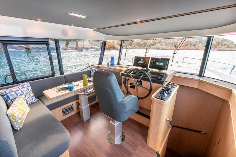 Main helm station