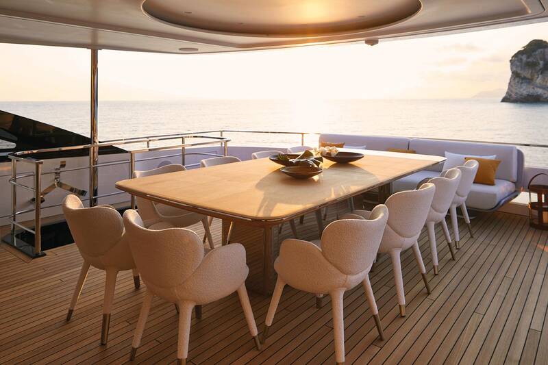 Dining area on the aft of upper deck