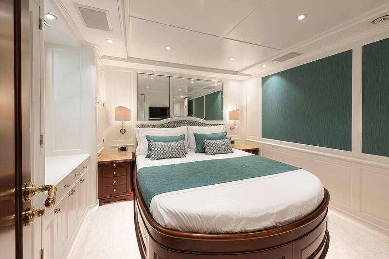 Double guest cabin